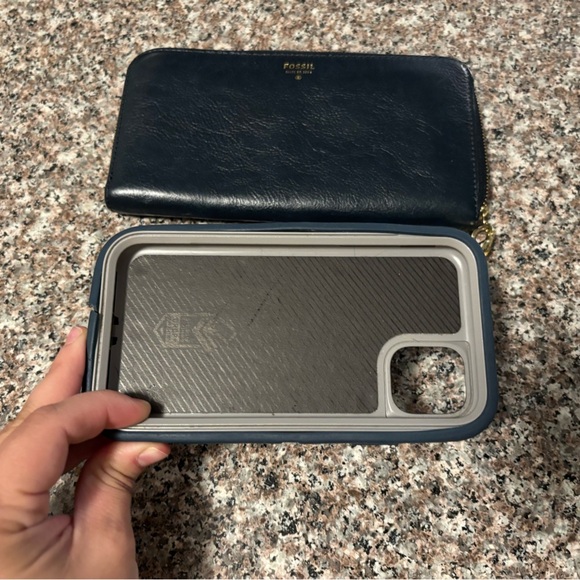 Fossil Navy Leather Wristlet with Gold Accents - Picture 2 of 5